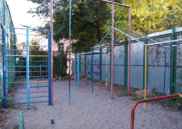 Площадка для воркаута в городе Киев №4380 Средняя Современная фото
