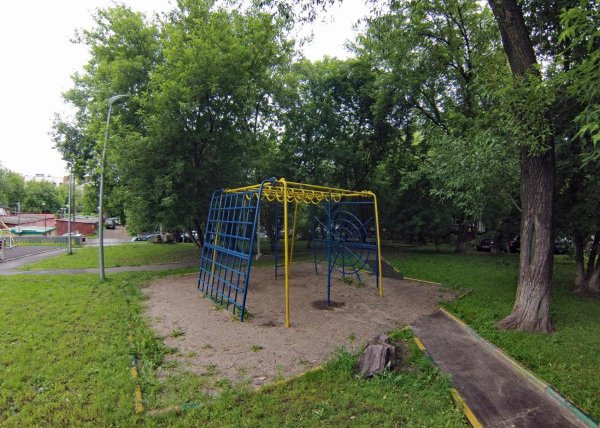 Площадка для воркаута в городе Москва №5218 Маленькая Современная фото