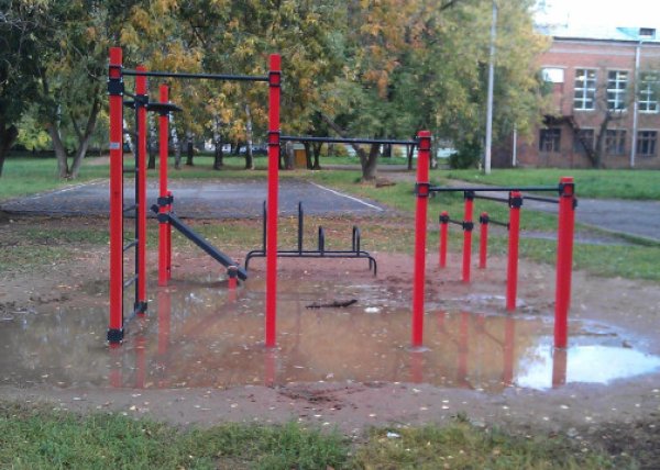 Площадка для воркаута в городе Ижевск №4364 Маленькая Современная фото