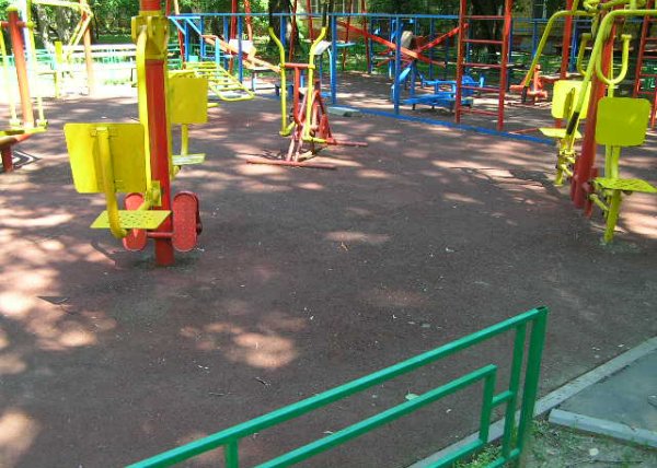 Площадка для воркаута в городе Москва №3026 Средняя Современная фото