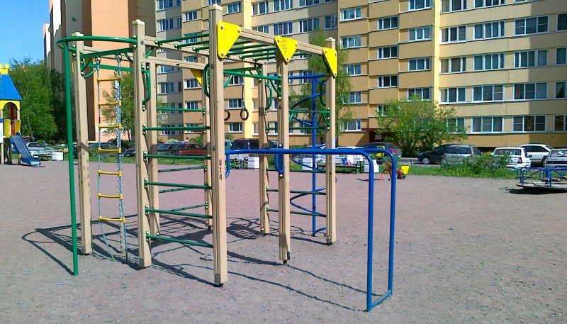 Площадка для воркаута в городе Санкт-Петербург №2167 Маленькая Современная фото