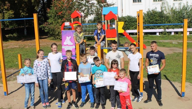 Площадка для воркаута в городе Заозёрный №5636 Маленькая Современная фото