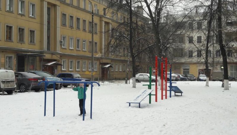 Площадка для воркаута в городе Нижний Новгород №6027 Маленькая Современная фото