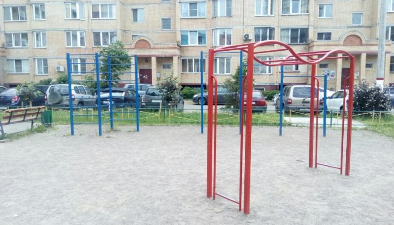 Площадка для воркаута в городе Жуковский №6787 Маленькая Современная фото