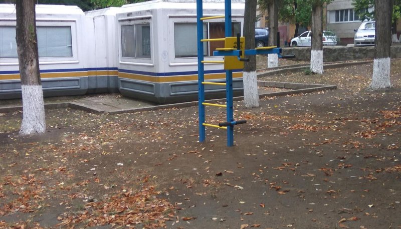 Площадка для воркаута в городе Южноукраинск №7540 Маленькая Современная фото