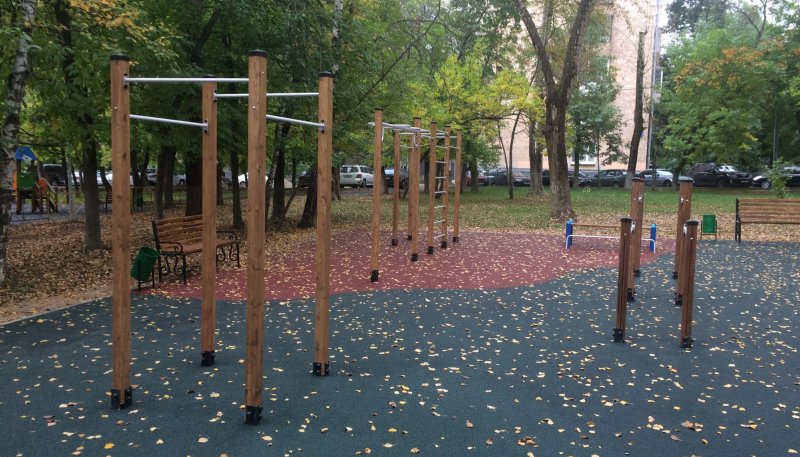 Площадка для воркаута в городе Москва №7620 Средняя Современная фото