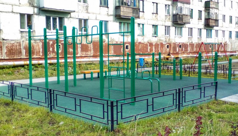 Площадка для воркаута в городе Поронайск №7711 Средняя Современная фото