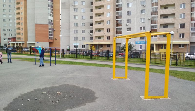 Площадка для воркаута в городе Липецк №7809 Маленькая Современная фото