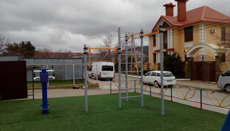 Площадка для воркаута в городе Геленджик №8310 Маленькая Современная фото