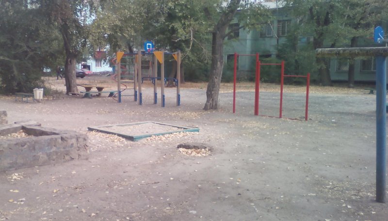 Площадка для воркаута в городе Липецк №9010 Маленькая Современная фото