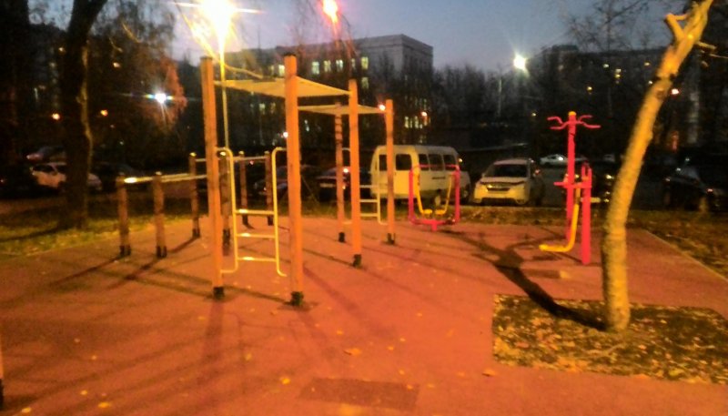 Площадка для воркаута в городе Москва №9198 Средняя Современная фото