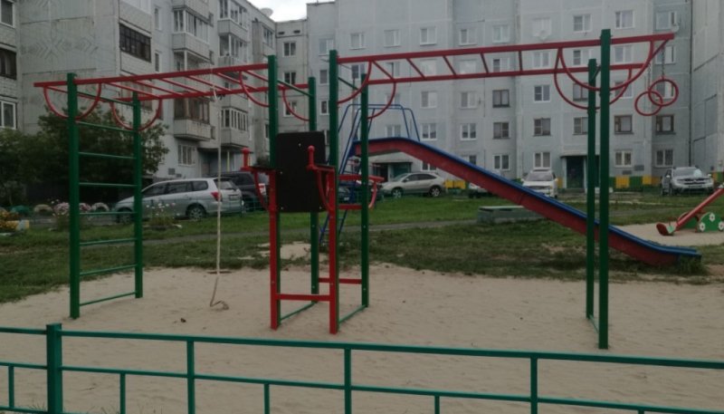 Площадка для воркаута в городе Братск №8795 Маленькая Современная фото