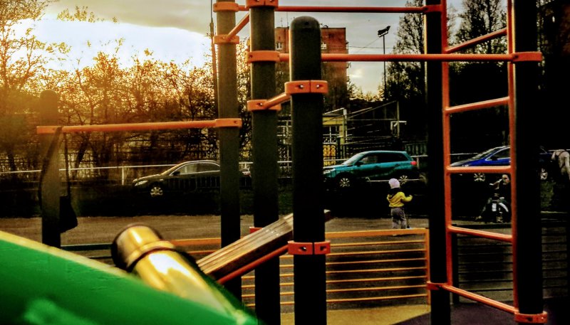 Площадка для воркаута в городе Щелково №10779 Маленькая Современная фото