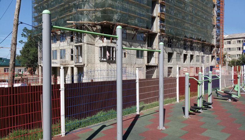 Площадка для воркаута в городе Южно-Сахалинск №10979 Средняя Современная фото