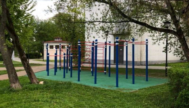 Площадка для воркаута в городе Москва №11779 Средняя Современная фото