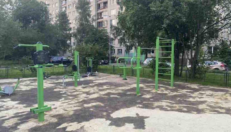 Площадка для воркаута в городе Санкт-Петербург №12026 Маленькая Современная фото