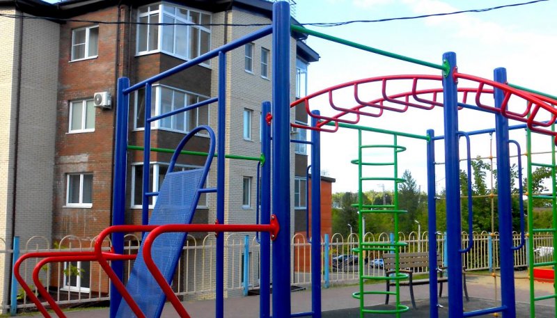 Площадка для воркаута в городе Сергиев Посад №12468 Маленькая Современная фото