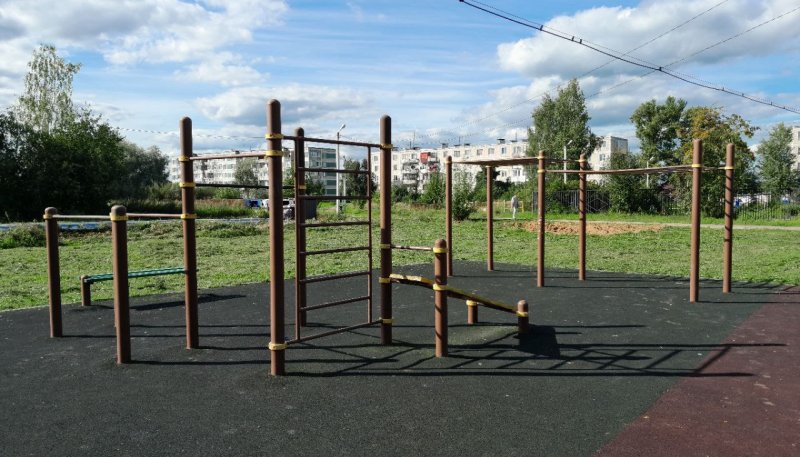 Площадка для воркаута в городе Сергиев Посад №12623 Большая Современная фото