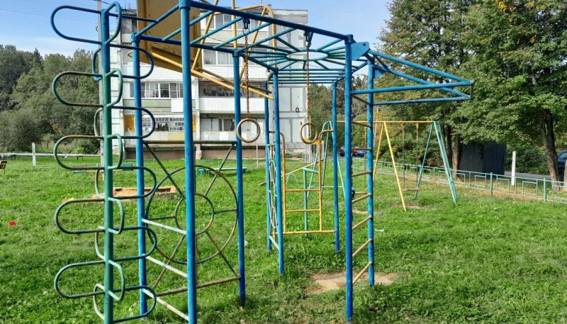 Площадка для воркаута в городе Сергиев Посад №12652 Маленькая Современная фото