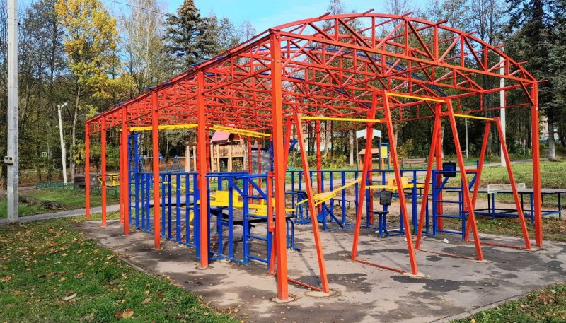 Площадка для воркаута в городе Сергиев Посад №12678 Средняя Современная фото