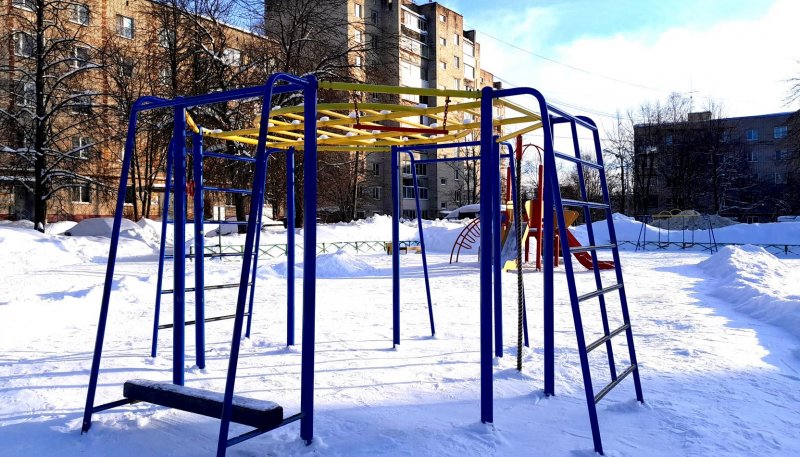 Площадка для воркаута в городе Сергиев Посад №12752 Маленькая Современная фото