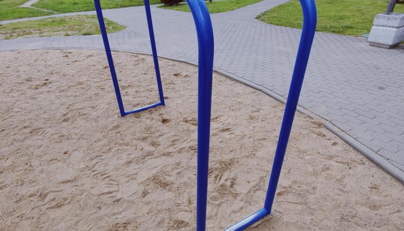 Площадка для воркаута в городе Минск №12810 Маленькая Современная фото