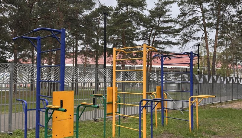 Площадка для воркаута в городе Жуковский №13124 Маленькая Современная фото