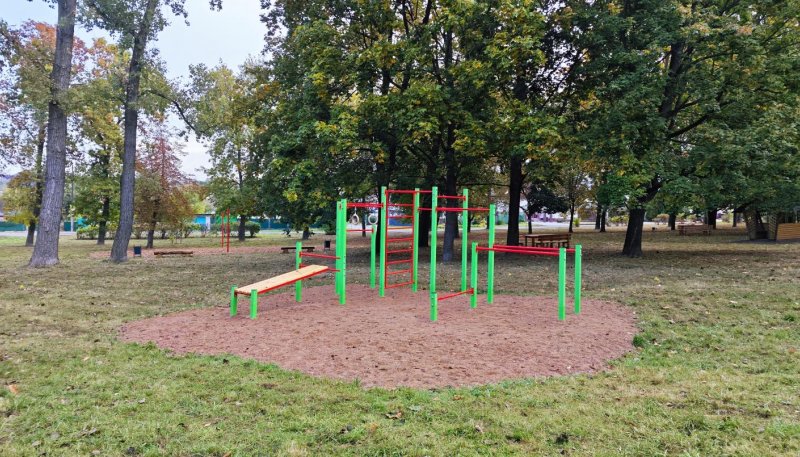 Площадка для воркаута в городе Минск №13227 Маленькая Современная фото