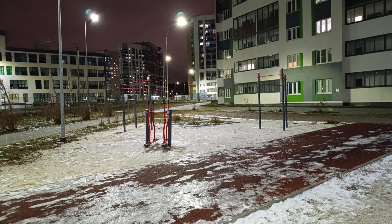 Площадка для воркаута в городе Екатеринбург №13232 Маленькая Современная фото