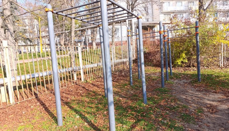 Площадка для воркаута в городе Пятигорск №13233 Маленькая Современная фото