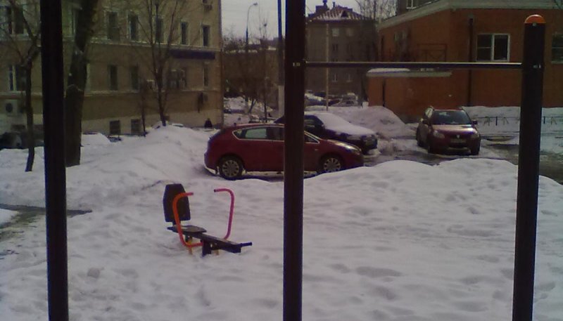 Площадка для воркаута в городе Москва №1499 Маленькая Современная фото