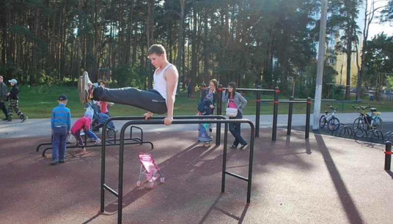 Площадка для воркаута в городе Тверь №4786 Средняя Современная фото