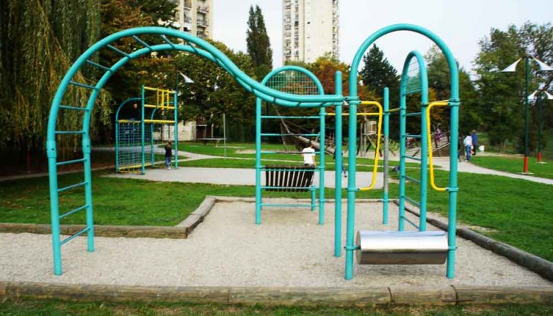 Площадка для воркаута в городе Загреб №1217 Средняя Современная фото