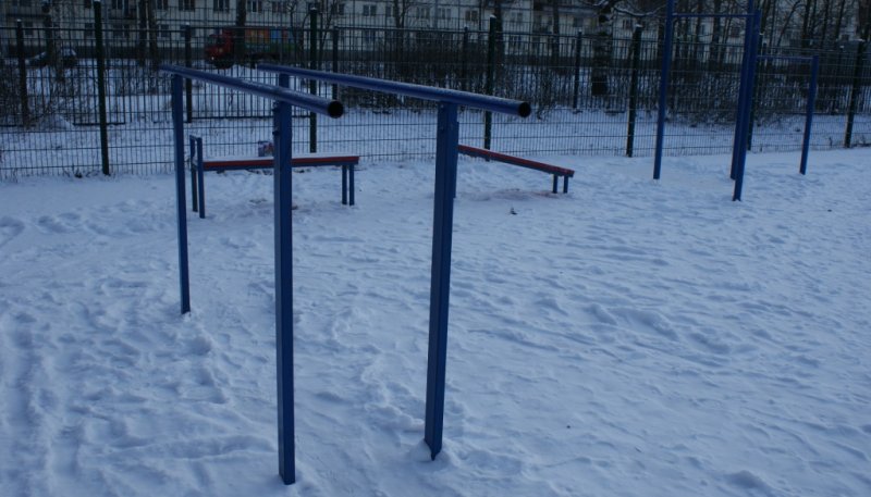 Площадка для воркаута в городе Санкт-Петербург №4742 Маленькая Современная фото