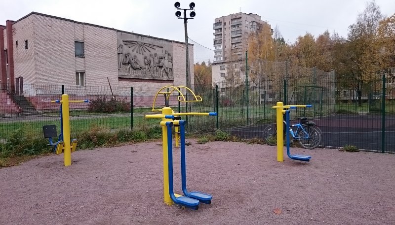 Площадка для воркаута в городе Санкт-Петербург №2546 Средняя Современная фото