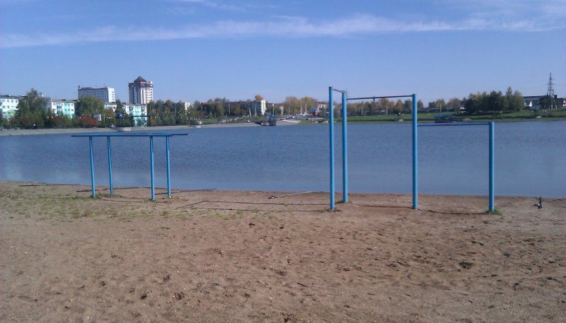 Площадка для воркаута в городе Альметьевск №1202 Маленькая Современная фото