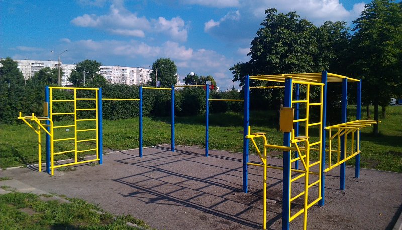 Площадка для воркаута в городе Харьков №5270 Маленькая Современная фото