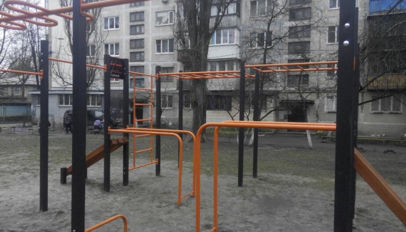Площадка для воркаута в городе Киев №5008 Маленькая Современная фото