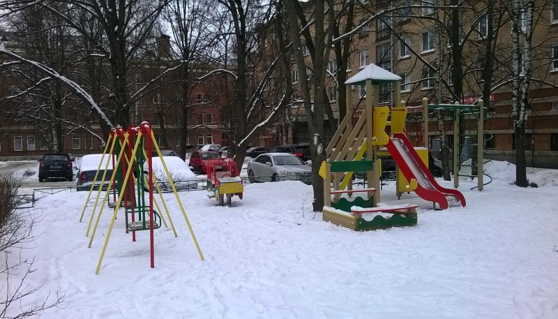 Площадка для воркаута в городе Петергоф №4809 Маленькая Современная фото