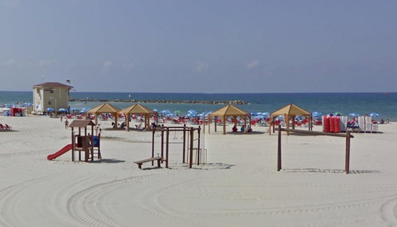 Площадка для воркаута в городе Тель-Авив №5266 Маленькая Современная фото