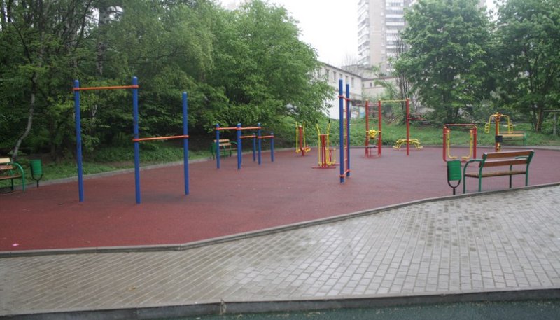 Площадка для воркаута в городе Красногорск №5182 Средняя Современная фото