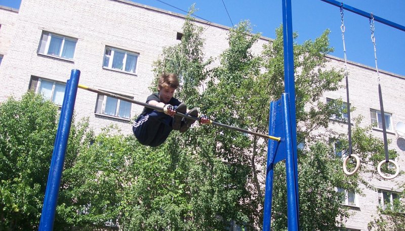 Площадка для воркаута в городе Санкт-Петербург №53 Маленькая Современная фото