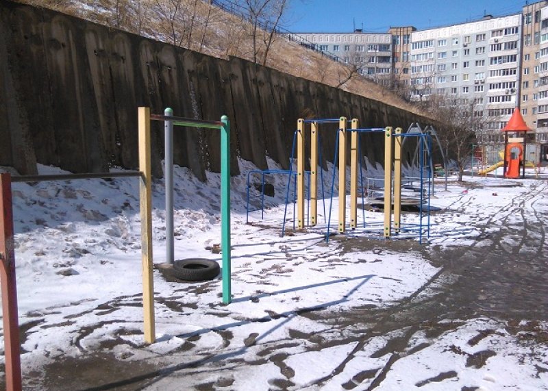 Площадка для воркаута в городе Владивосток №4966 Средняя Современная фото
