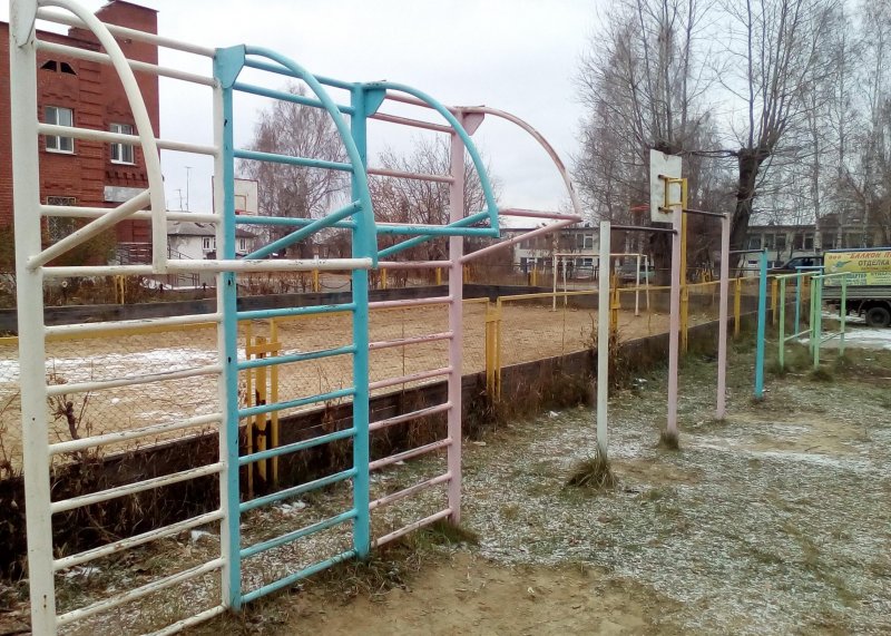 Площадка для воркаута в городе Тавда №5926 Маленькая Советская фото