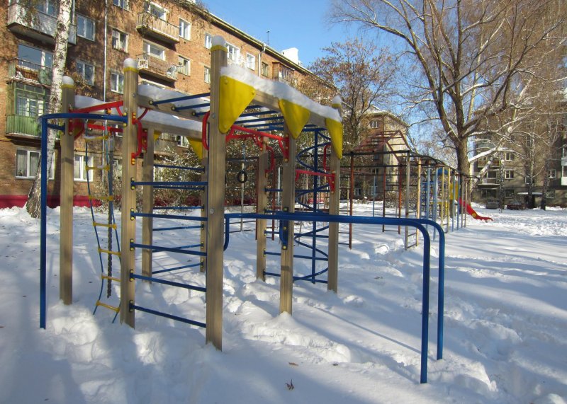 Площадка для воркаута в городе Новосибирск №5928 Маленькая Современная фото