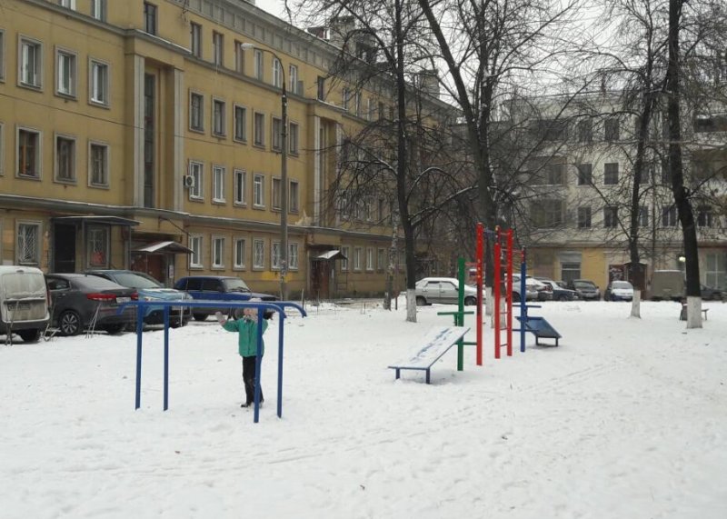 Площадка для воркаута в городе Нижний Новгород №6027 Маленькая Современная фото