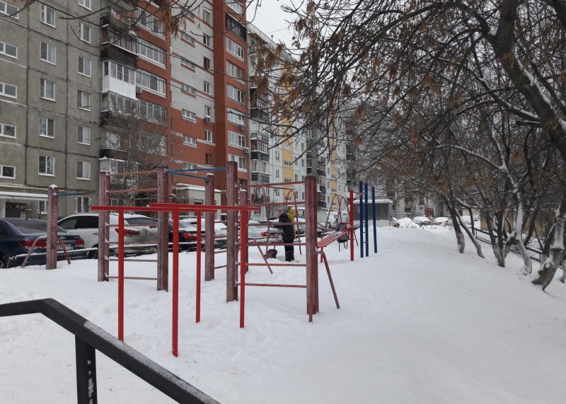 Площадка для воркаута в городе Нижний Новгород №6031 Маленькая Современная фото