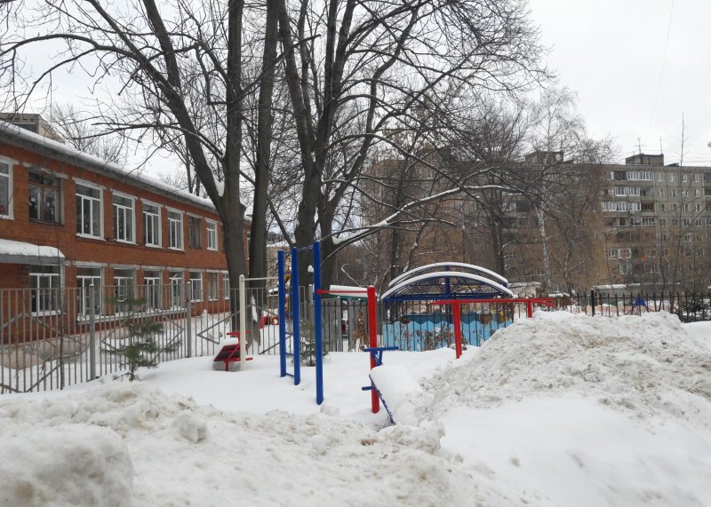 Площадка для воркаута в городе Нижний Новгород №6109 Маленькая Современная фото