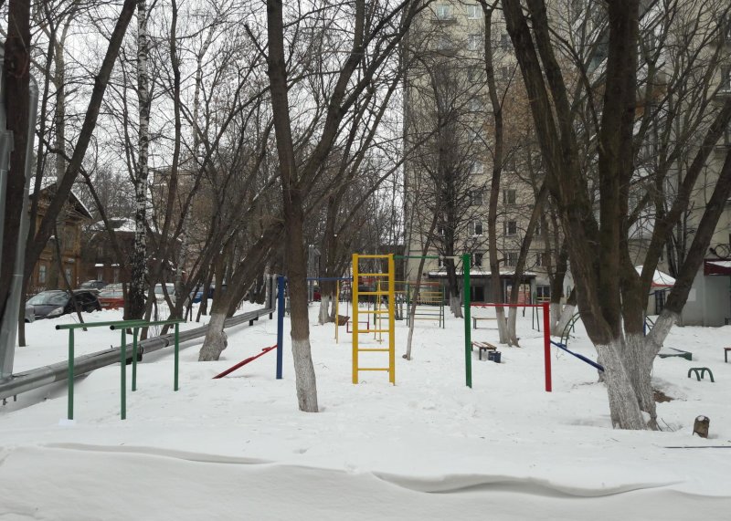 Площадка для воркаута в городе Нижний Новгород №6113 Маленькая Современная фото