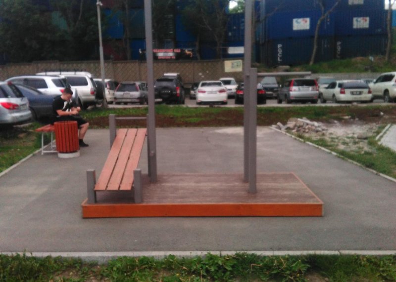 Площадка для воркаута в городе Владивосток №6749 Маленькая Современная фото